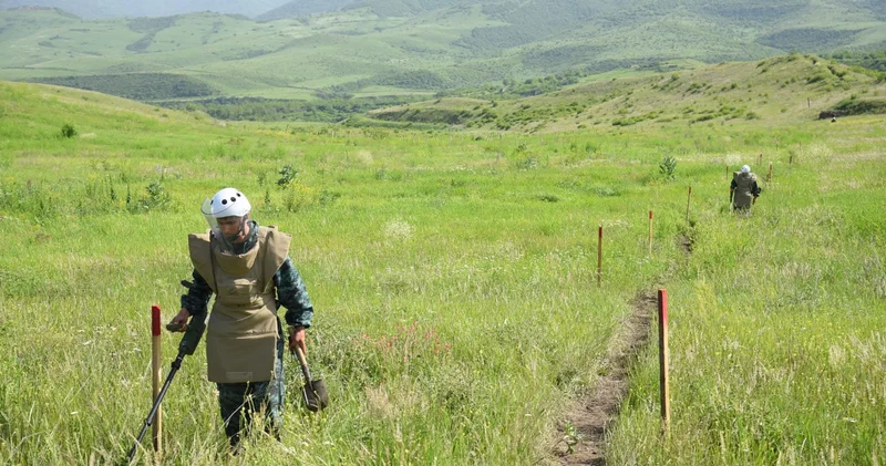 В Азербайджане семьям погибших при разминировании назначена президентская стипендия
