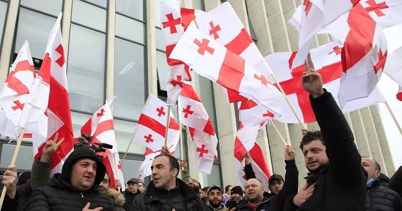 В грузинской оппозиции спорят из за даты митинга
