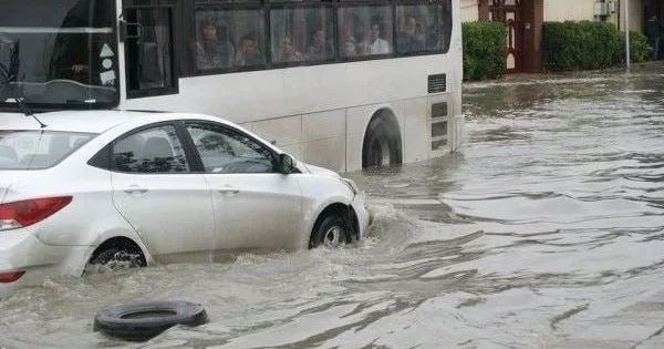 Avtomobili yağışdan ziyan görənlərin NƏZƏRİNƏ KONKRET