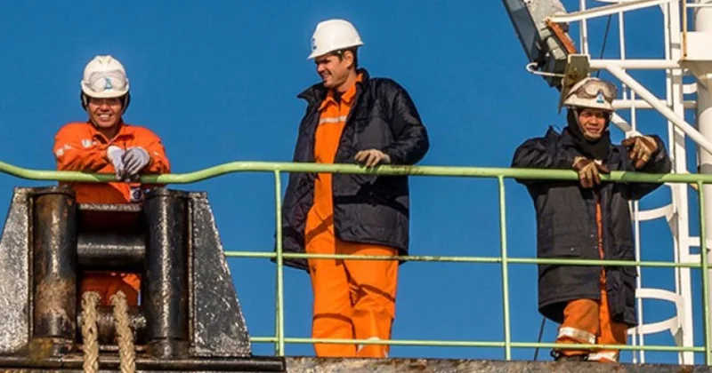 Hörmüz boğazında dənizçilər üçün “presedentsiz vəziyyət” yaranıb