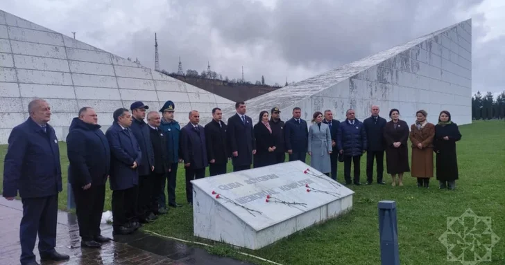 Губинский мемориальный комплекс массово посещают в годовщину геноцида азербайджанцев