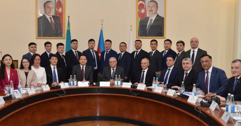 Dövlət İdarəçilik Akademiyası Qazaxıstanın bir qrup dövlət qulluqçuları üçün təcrübə proqramına başlayır