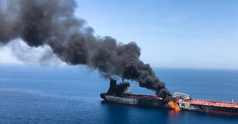 Иран ударил по нефтяному танкеру в порту Дубая, объектам США в регионе и Израилю Minval Politika