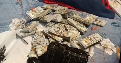 7 yaşlı uşaq 88 min dollar pulu pəncərədən atdı