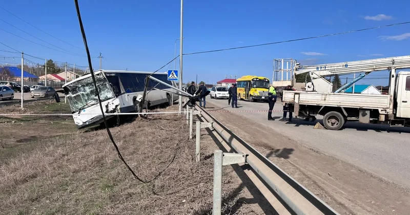 В Казахстане дети пострадали в ДТП с автобусами