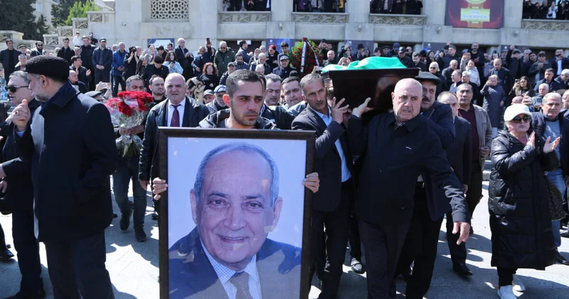 “Nə Rasim? Mən tətildəyəm” Deputatlar vida mərasiminə niyə gəlmədi?