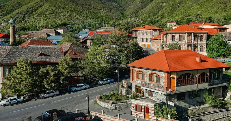 Səyahət planları alt üst oldu: Bölgələrimizə axın var