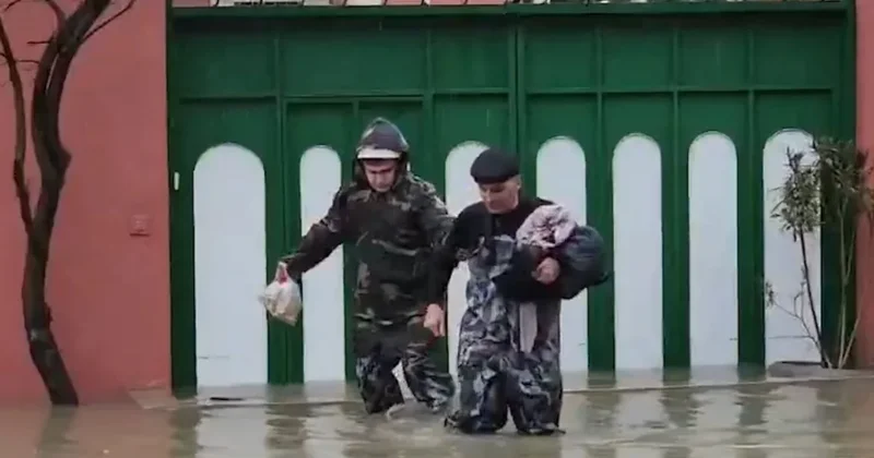Bakıda yağan rekord yağışların səbəbi müharibədir? Alimdən sensasion açıqlama FOTO