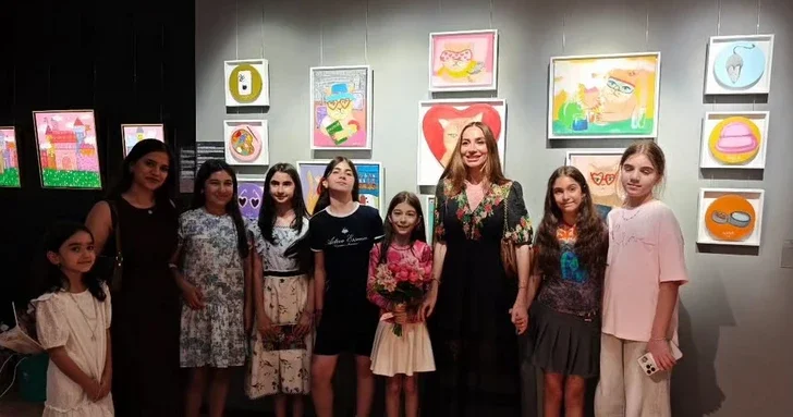 Арзу Алиева побывала в художественной галерее Gallery