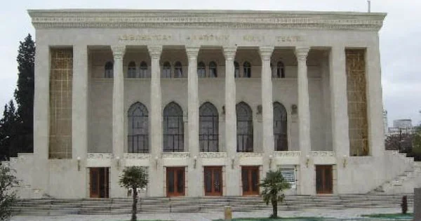 Dram Teatrında dava: məşhur aktyor vəzifəsini itirdi, üstəlik, töhmət aldı