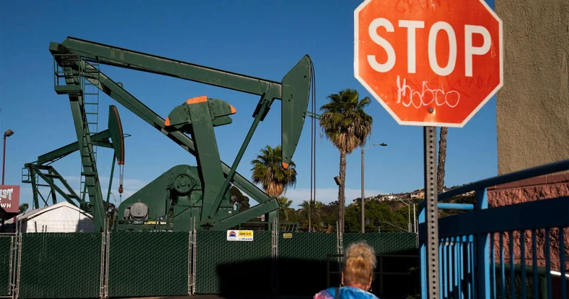 Нефтяные компании США начали закрывать буровые установки