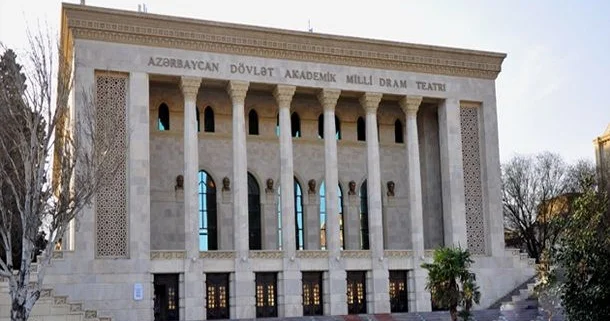Azdramda mübahisə: Əməkdar artist töhmət aldı