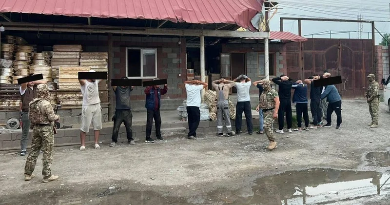 Qırğızıstanda kükürd turşusunun satışı ilə məşğul olan cinayətkar dəstə üzvləri saxlanılıb