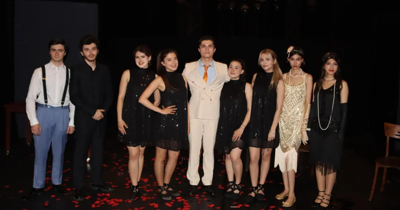 Möhtəşəm Getsbi: İstedadlı tələbələr peşəkar səhnədə (FOTO)