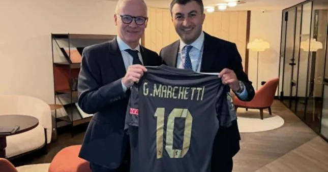 UEFA baş katibinə “Qarabağ”n forması hədiyyə olundu Şəkillər