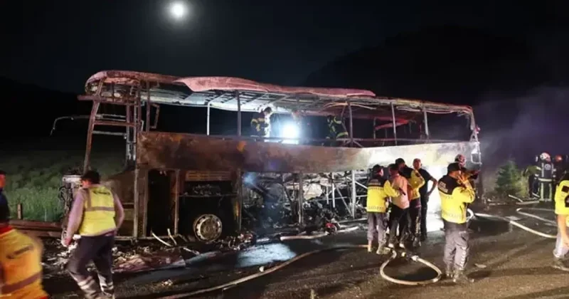 Türkiyədə sərnişin avtobusu yanıb, biri uşaq olmaqla 8 nəfər ölüb FOTOLENT