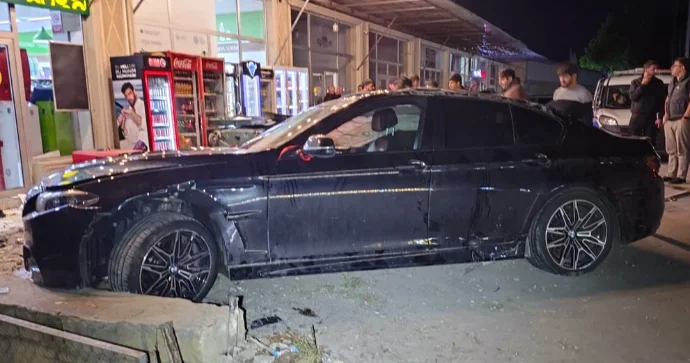 Göygöldə idarəetmədən çıxan BMW aşıb, xəsarət alanlar var FOTO