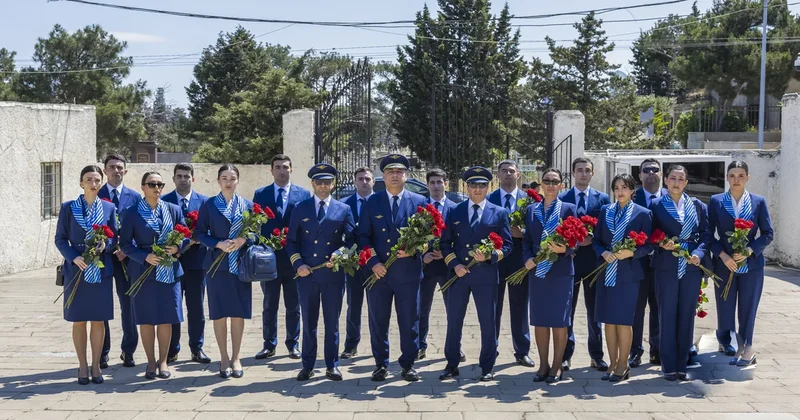 Коллектив AZAL посетил могилу национального героя Азербайджана Хокумы Алиевой