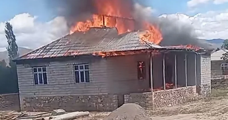 Şərurda yarımtikili evdə yanğın olub