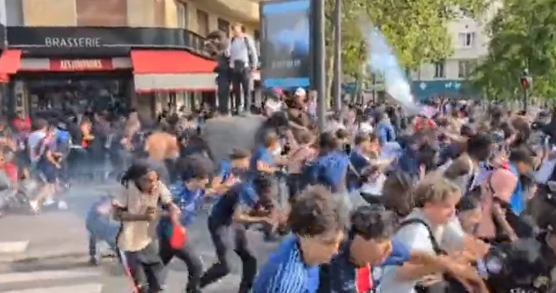 Parisdə azarkeşlərlə polis arasında güclü toqquşma yaşanıb VİDEO