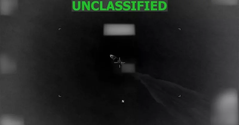 Американские военные уничтожили судно наркокартелей в Тихом океане видео