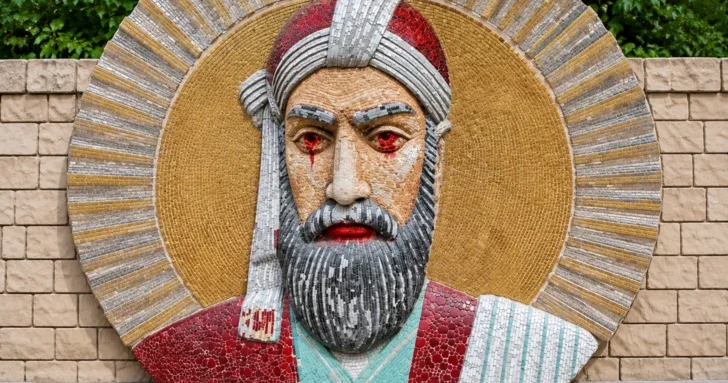 В Грузии осквернили памятник Низами Гянджеви