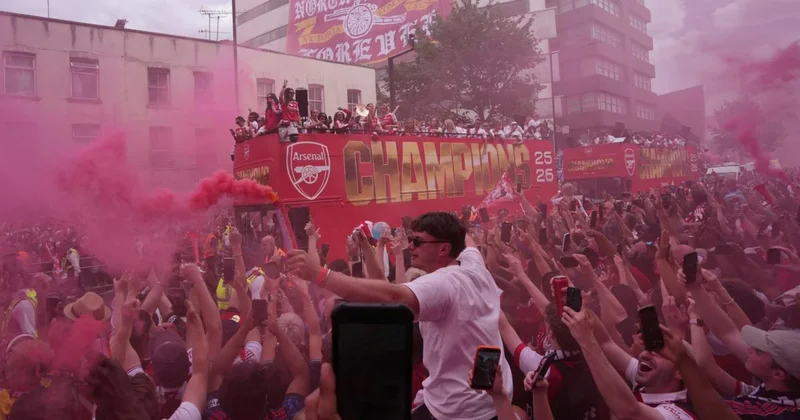 “Arsenal”ın paradına yüz minlərlə azarkeş axışıb