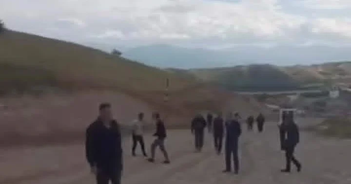 Xocavənd və Zəngilanda əmək haqları gecikir, işçilər yolu bağladı