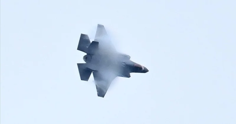 F 35 döyüş təyyarəsi Kaliforniyada qəzaya uğradı, pilot sağ qaldı