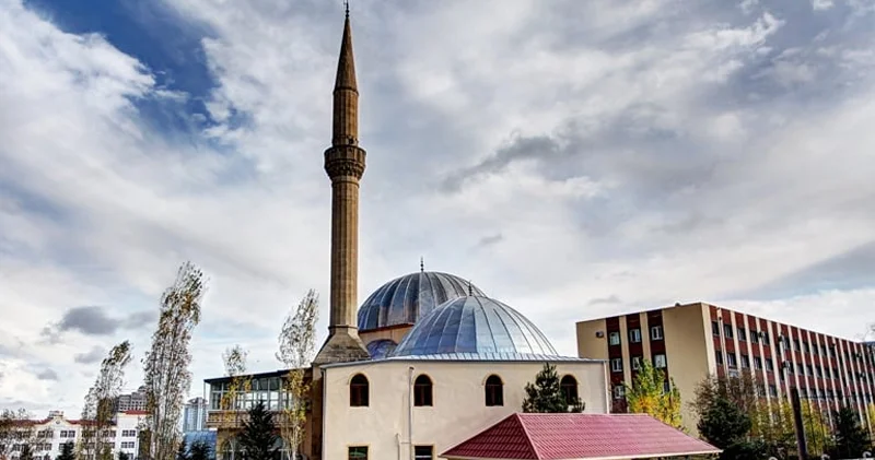 Məsciddə namaz qılıb yatdı, pulları oğurlandı (TƏFƏRRÜAT)