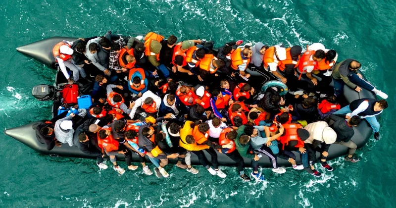 La Manş boğazını keçərək Britaniyaya gələn miqrantların sayı 25 mini ötüb