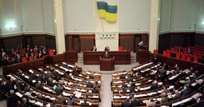 Ukrayna Ali Radası korrupsiya ilə mübarizə qurumlarının səlahiyyətlərinin bərpasına səs verib