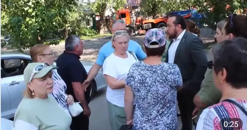 Спикер гордумы российского Томска горожанину: Я тебе сейчас голову сниму Видео