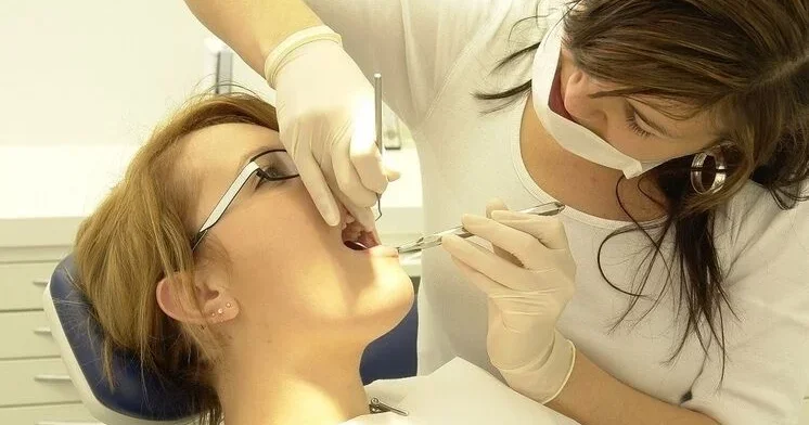 Dişsizliyin yaratdığı problemlər: Həkim elə şeylər dedi ki...