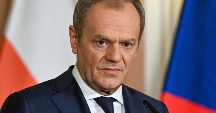 Туск ликвидировал антироссийскую комиссию