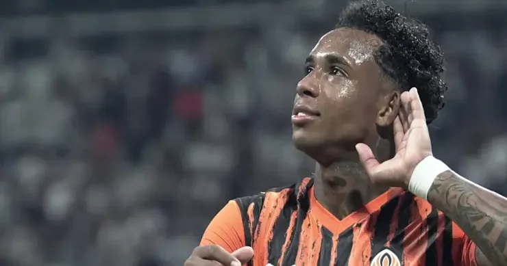 Beşiktaş ın rəsmi üzvü Şaxtyor lu futbolçuya irqçi mesajlar göndərdi!