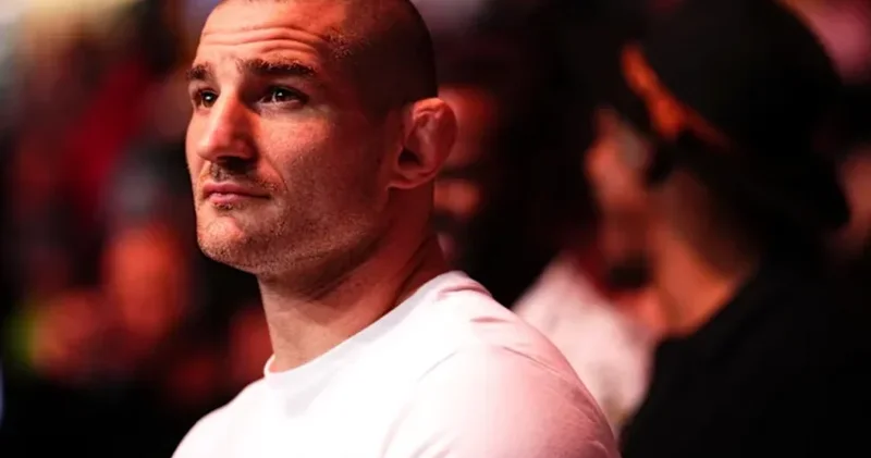 UFC çempionu suda batan kişini xilas etdi