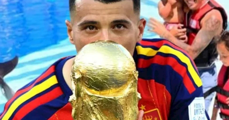Dünya çempionu olan ispan futbolçu ailəsi ilə Türkiyədə istirahət edir FOTO