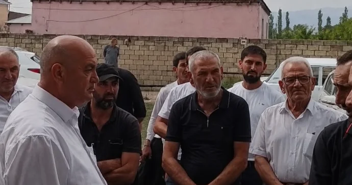 Şabranda bələdiyyə sakinlərdən pul alıb sənəd vermir ŞİKAYƏT