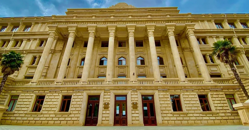Texniki Universitetin rektoru yola salınır