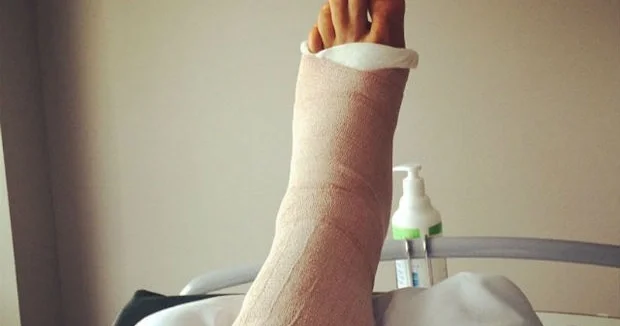 TƏBİB Sabunçu Tibb Mərkəzində pasiyentin öz hesabına gips alması iddialarına aydınlıq gətirdi