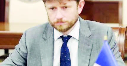 Dekotini gedir, dekotiniçi gəlməsin