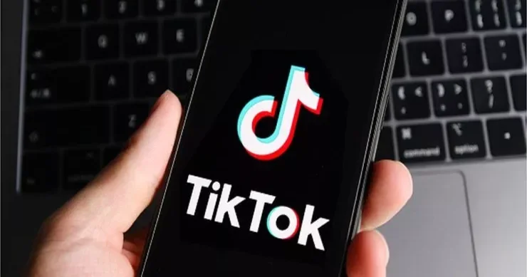 “Tiktok”da canlı yayımda sevgilisini söydü, həbs edildi
