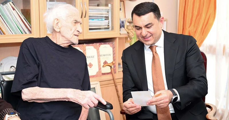 Nazir 96 yaşlı Xalq artistini evində ziyarət etdi Fotolar