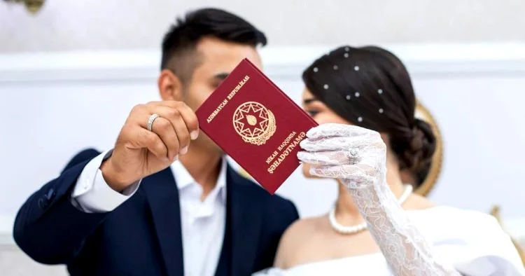 Azərbaycanda həyat yoldaşının soyadını qəbul edən KİŞİLƏR