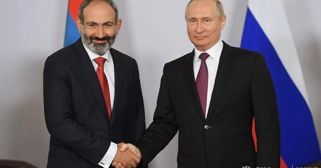 Putin Çində Paşinyanla görüşdü