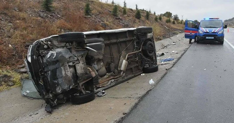 Şəmkirdə avtomobil aşıb ölən və xəsarət alanlar var