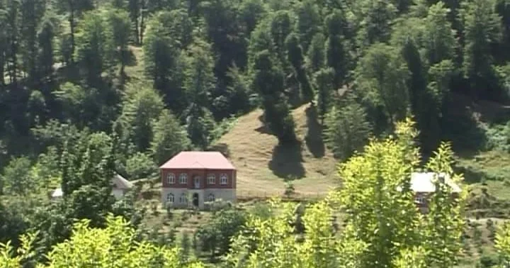 Astara rayonunda qeyri adi bulaq FOTOLAR