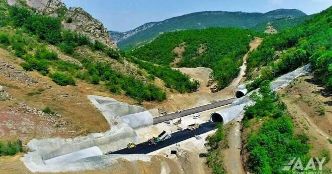 Şuşa Laçın avtomobil yolunda qazıntı aparan 2 nəfər vəfat edib
