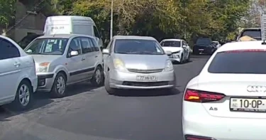 Prius manevr edərkən hadisə törədib, qaçdı